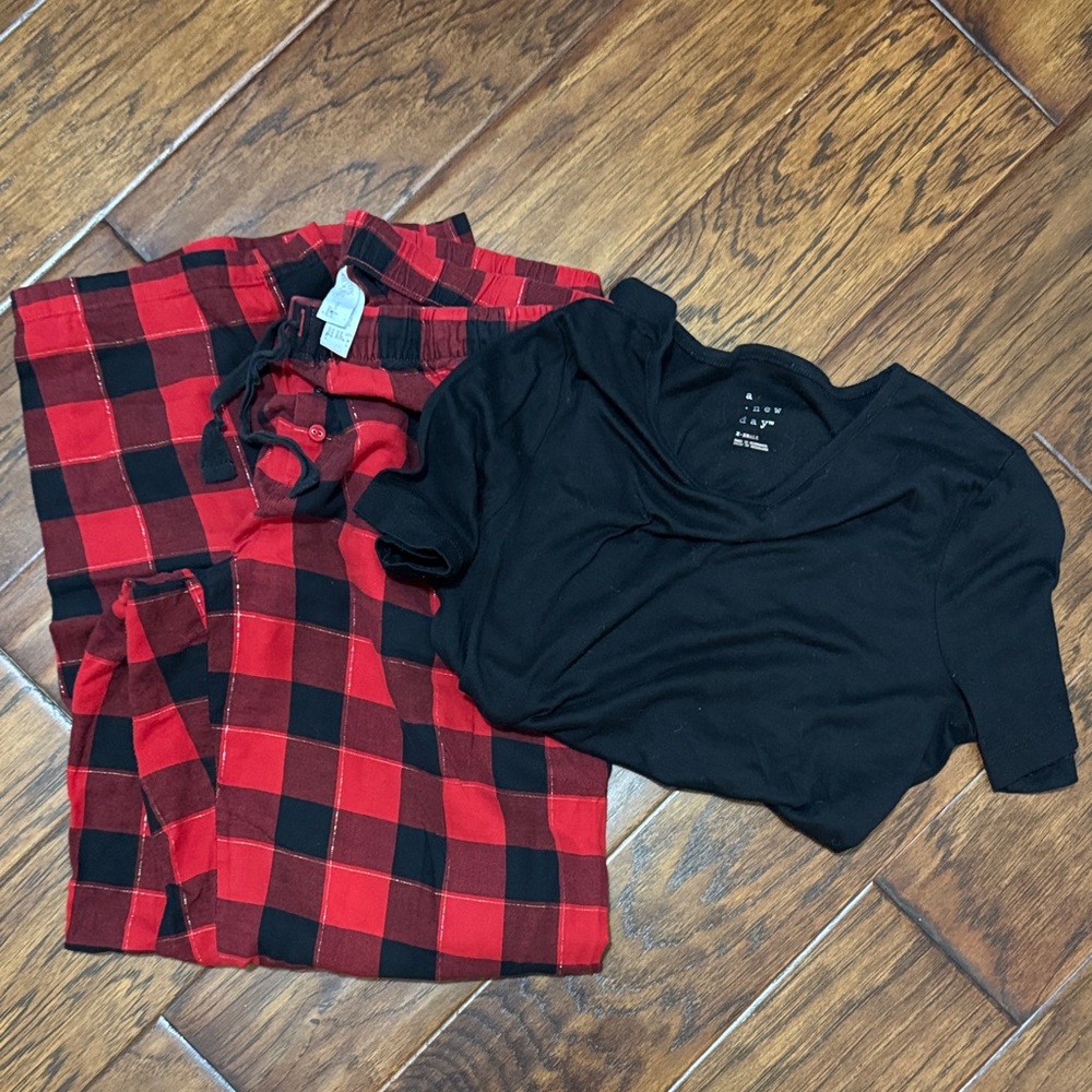 Check Pjs - Picture 1 of 3